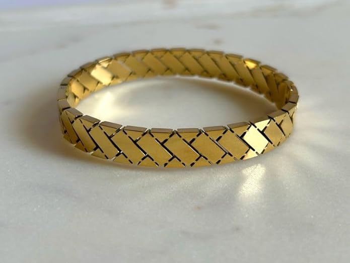 Luxury 18K Gold Plated Anti-Tarnish Geometric Pattern Bangle β Elegant & Timeless Bracelet RGB406