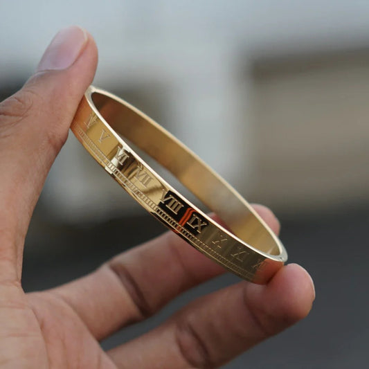 Luxury 18K Gold Plated Roman Numeral Bangle – Timeless & Elegant Anti-Tarnish Bracelet RGB407