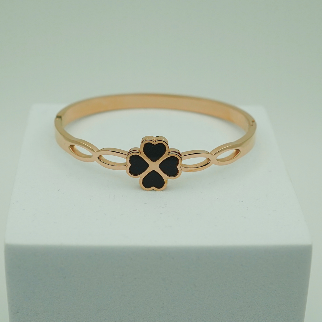 Elegant 18K Rose Gold Plated Anti-Tarnish Clover Bangle โ Chic Black Enamel Accents RGB467
