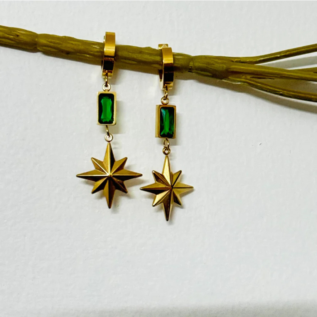 Luxury 18K Gold Plated Anti-Tarnish Star Drop Earrings with Emerald Green Accents – Elegant Statement Jewelry ATER214