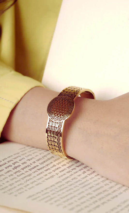 Bold 18K Gold-Plated Chunky Bracelet – Anti-Tarnish Stainless Steel with Intricate Engraved Design RGB415