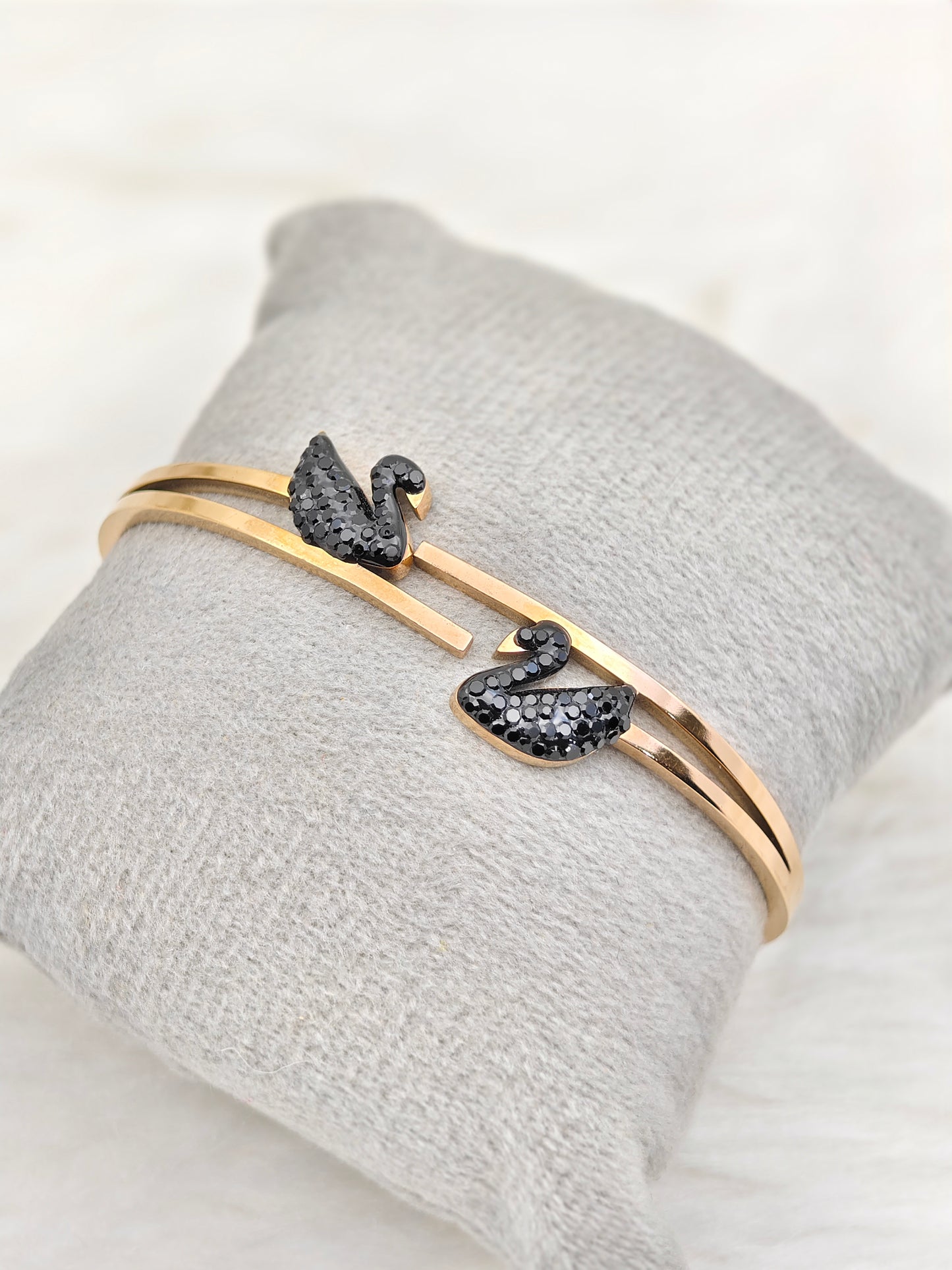 18K Gold Plated Anti-Tarnish Swarovski Swan Love Bracelet – Elegant Dual Bird Motif Designer Jewelry for Women