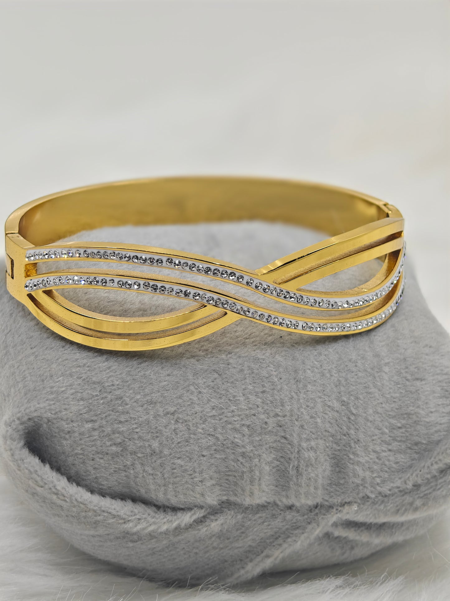 Elegant 18K Gold-Plated Crossover Bracelet for Women with Sparkling Zircon Stones RGB525