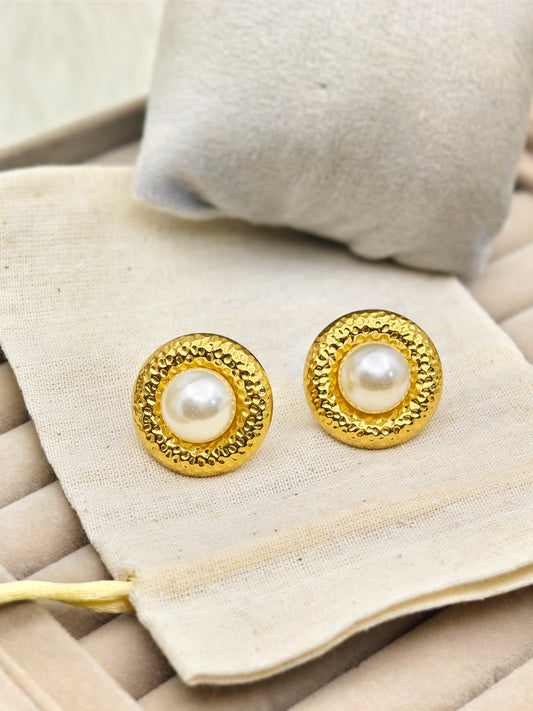 Elegant 18K Gold Pearl Stud Earrings – Everyday Glamour