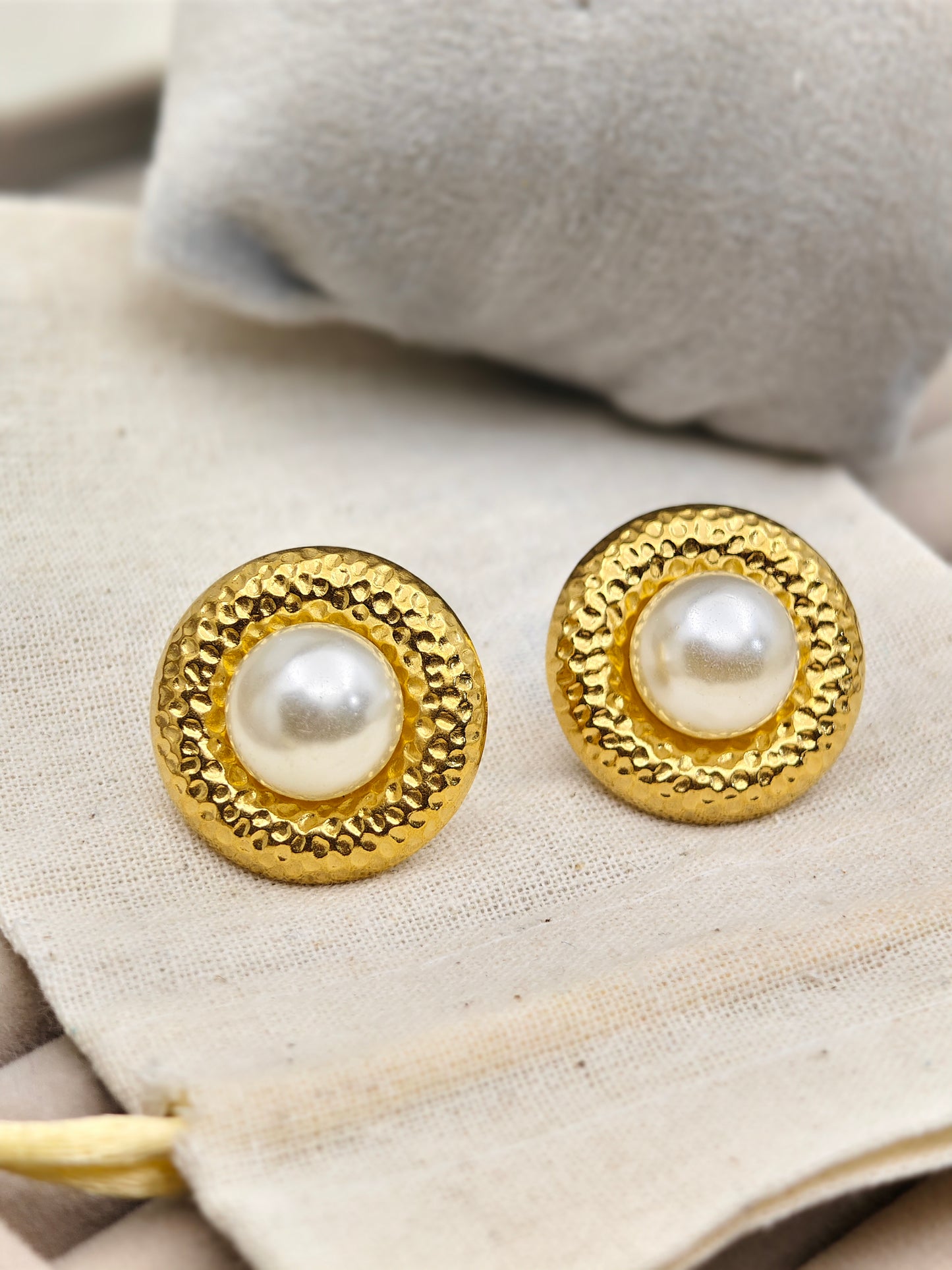 Elegant 18K Gold Pearl Stud Earrings – Everyday Glamour