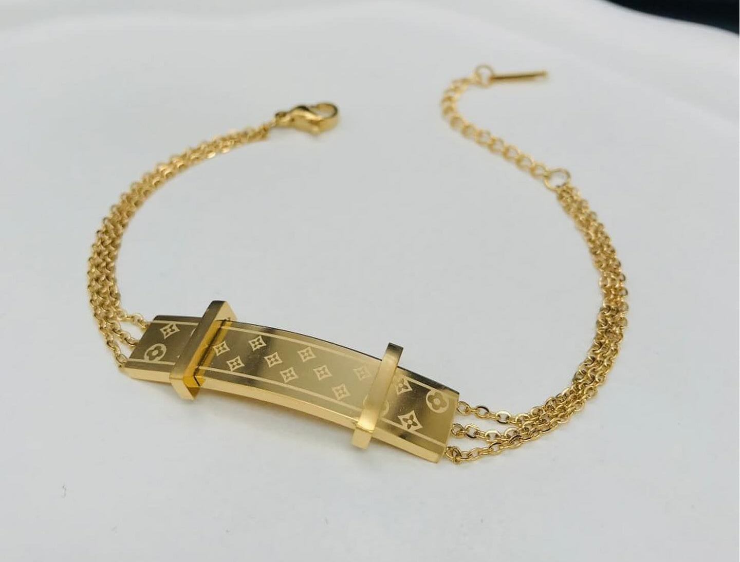 Luxury 18K Gold Plated Anti-Tarnish Designer Chain Bracelet for Women – Engraved Bar Style with Dual Link Chains RGB484