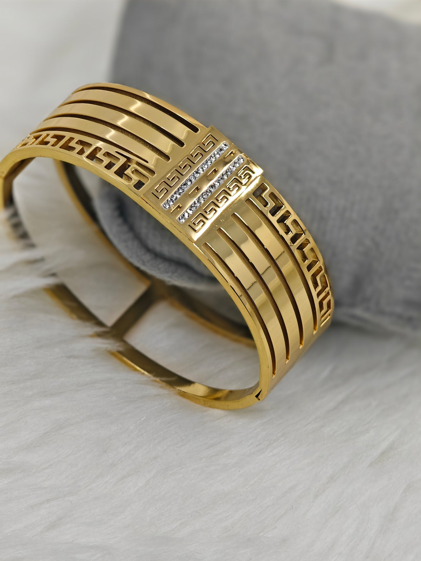 Luxury 22K Gold-Plated Greek Key Design Bracelet with Sparkling Zircon Stones – Elegant Jewelry for Women RGB522