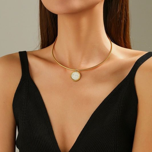 Luxury 18K Gold Plated Anti-Tarnish Choker Necklace with Minimalist Black Enamel Pendant – Elegant Daily Wear