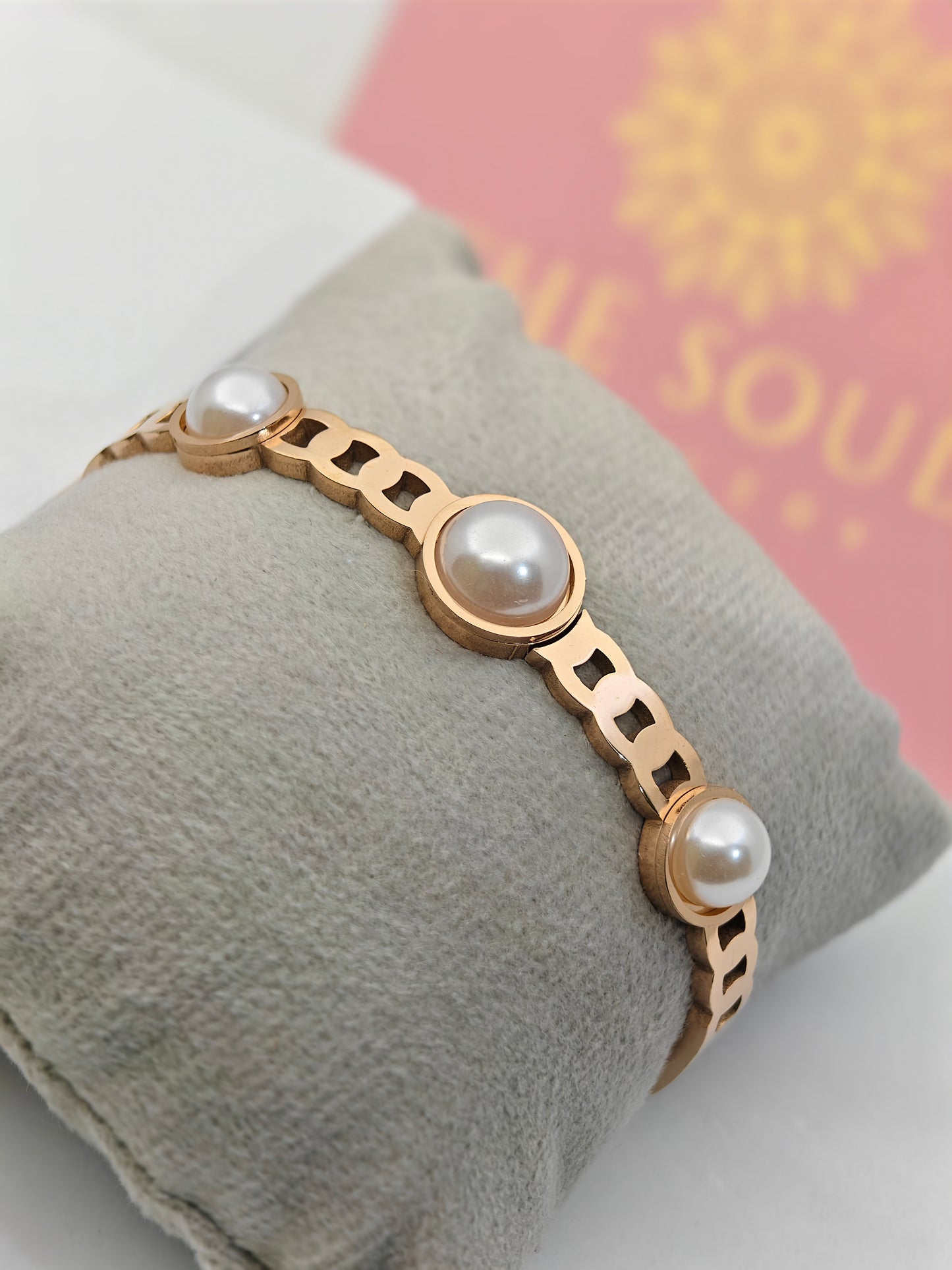 Elegant 18K Rose Gold-Plated β Anti-Tarnish Bangle with Round Pearl Accents RGB280