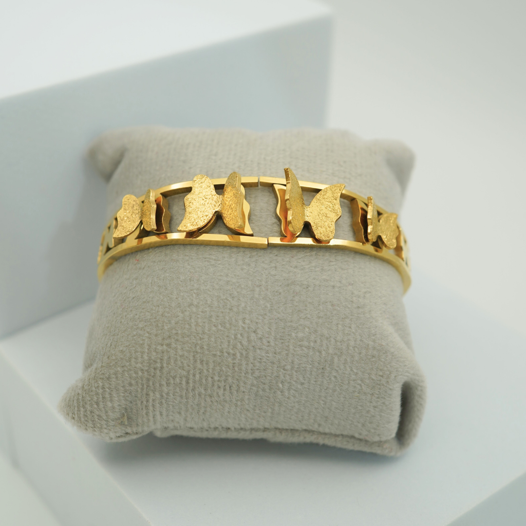 Luxury 18K Gold Plated Anti-Tarnish Butterfly Charm Bangle β Elegant Openable Design RGB303