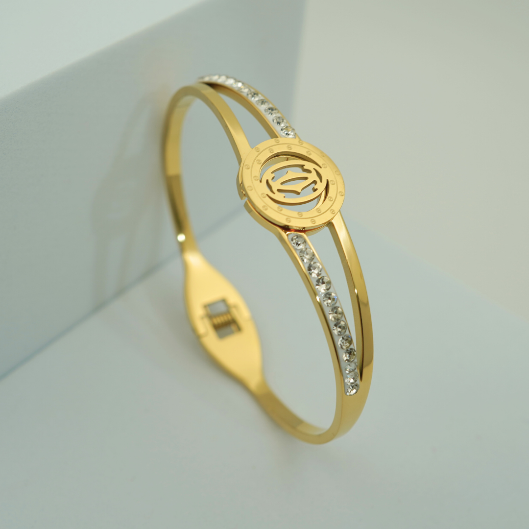 Luxury 18K Gold Plated Anti-Tarnish Emblem Bangle with Crystal Accents – Elegant Openable Design RGB309