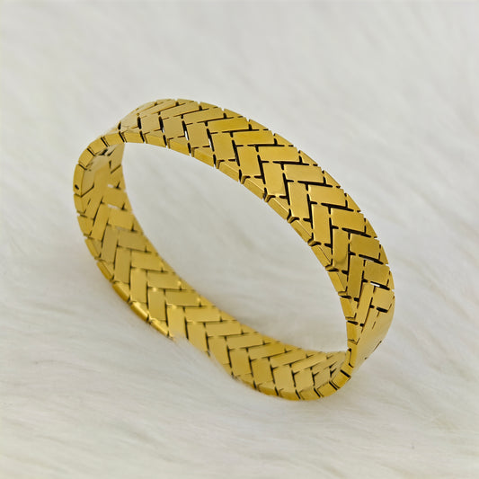 Luxury 18K Gold Plated Anti-Tarnish Geometric Pattern Bangle – Elegant & Timeless Bracelet RGB406