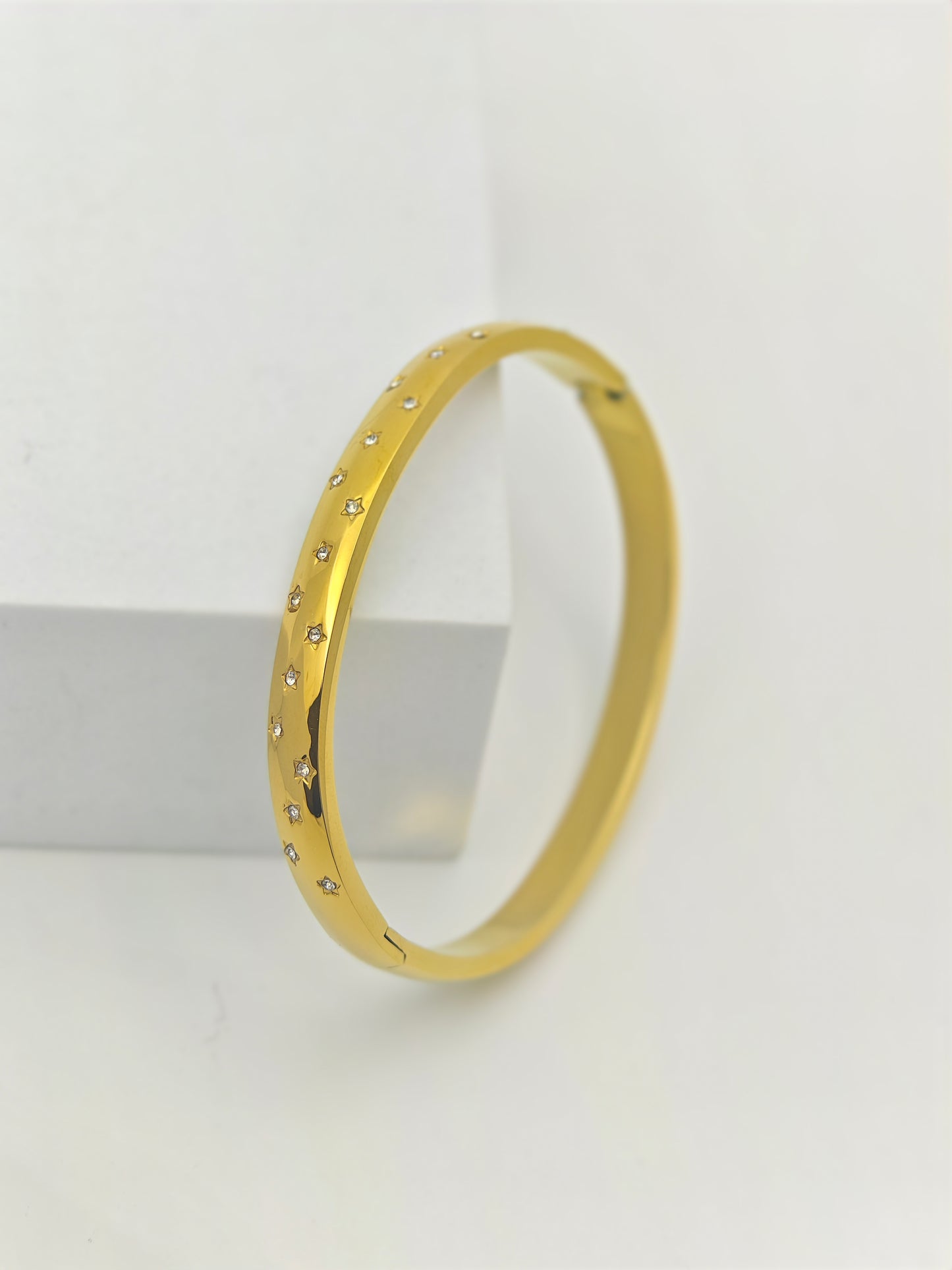 Minimalist 18K Gold Plated Star-Studded Bangle Bracelet β Elegant Crystal Accent Design RGB411
