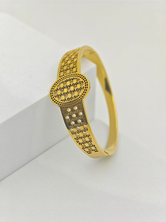 Vintage-Inspired 18K Gold Plated Filigree Bangle – Retro Elegant Anti-Tarnish Bracelet RGB412