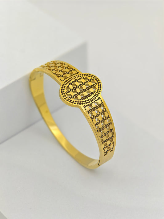 Vintage-Inspired 18K Gold Plated Filigree Bangle – Retro Elegant Anti-Tarnish Bracelet RGB412