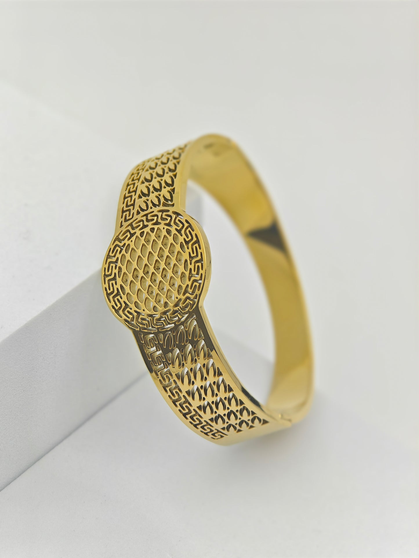 Bold 18K Gold-Plated Chunky Bracelet – Anti-Tarnish Stainless Steel with Intricate Engraved Design RGB415