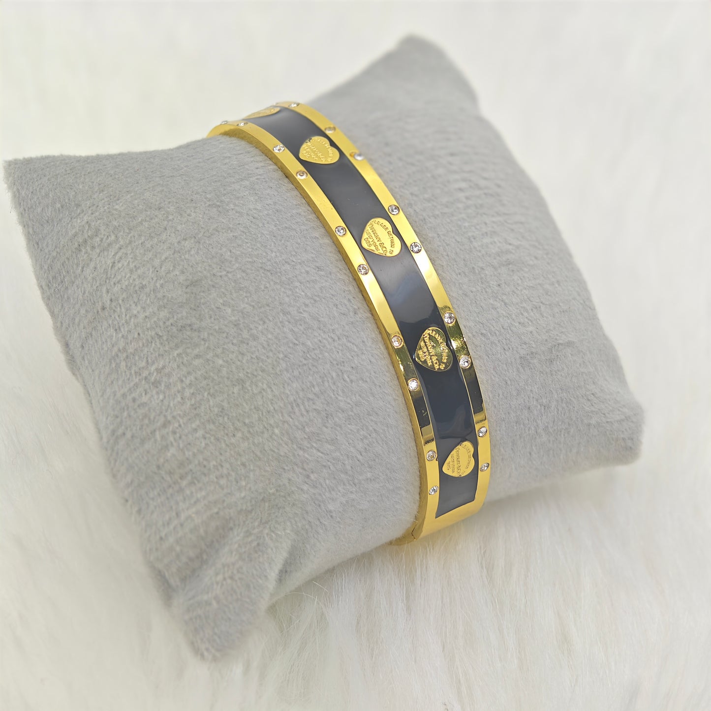 Designer 18K Gold-Plated Love Heart Charm Bracelet – Stainless Steel Adjustable Bangle with Black Enamel & Crystal Accents RGB417