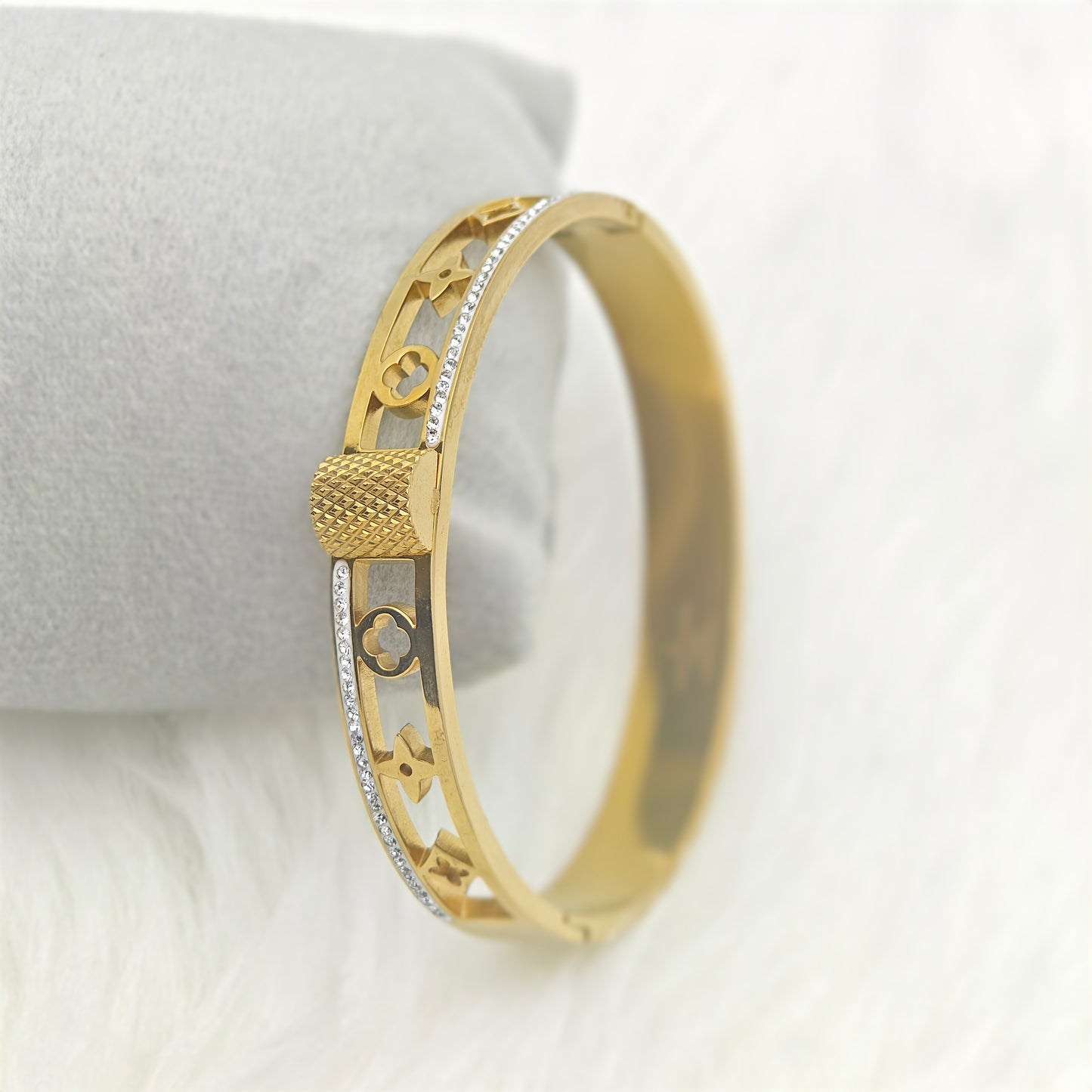 Luxury 18K Gold-Plated Cutout Charm Bracelet – Anti-Tarnish Stainless Steel Bangle with Crystal Accents RGB418