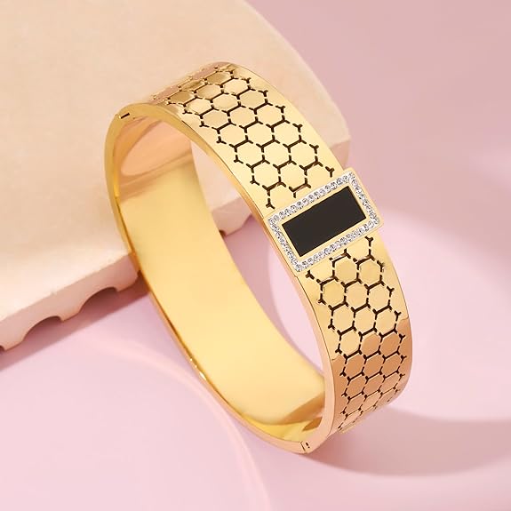 Luxury 18K Gold-Plated Black Gem Gala Cuff Bracelet – Anti-Tarnish Stainless Steel with Crystal Accents RGB421