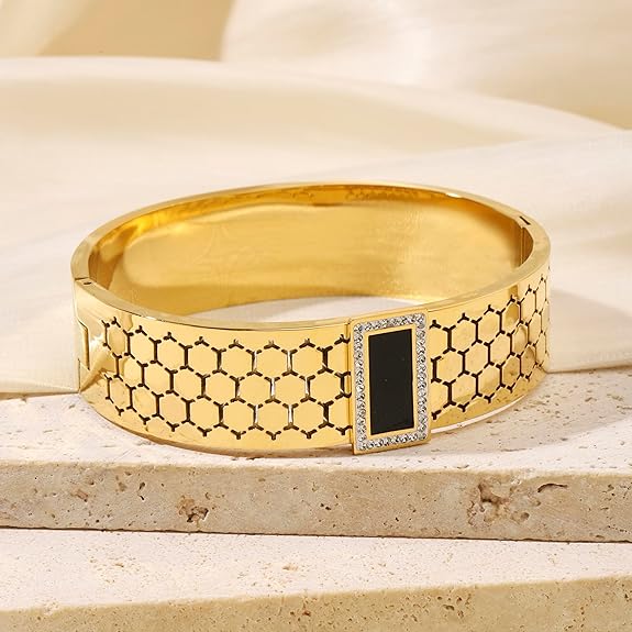 Luxury 18K Gold-Plated Black Gem Gala Cuff Bracelet – Anti-Tarnish Stainless Steel with Crystal Accents RGB421