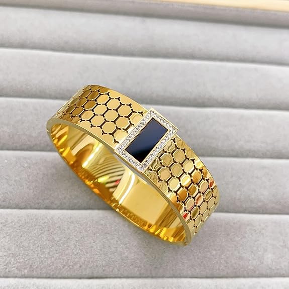 Luxury 18K Gold-Plated Black Gem Gala Cuff Bracelet – Anti-Tarnish Stainless Steel with Crystal Accents RGB421