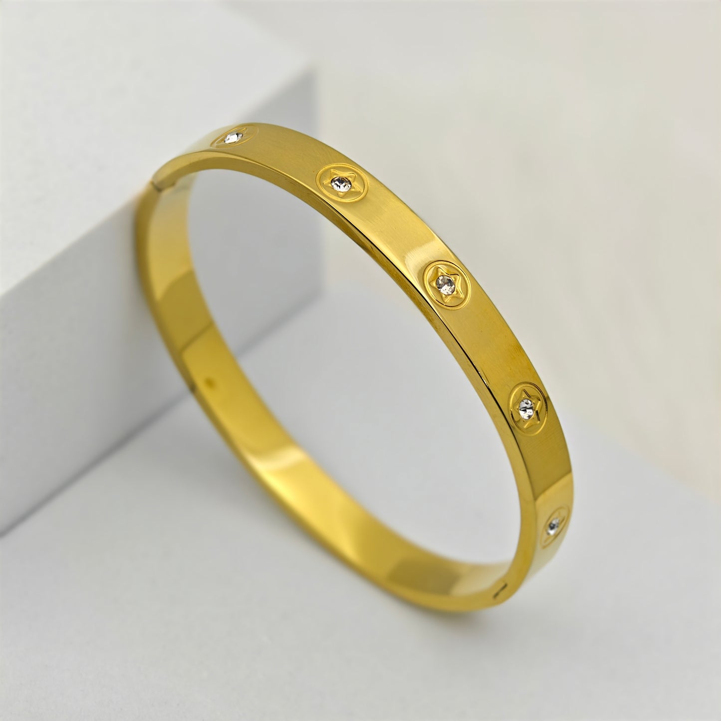Luxury 18K Gold-Plated Screw Motif Bracelet β Anti-Tarnish Stainless Steel Bangle with CZ Crystal Accents RGB427