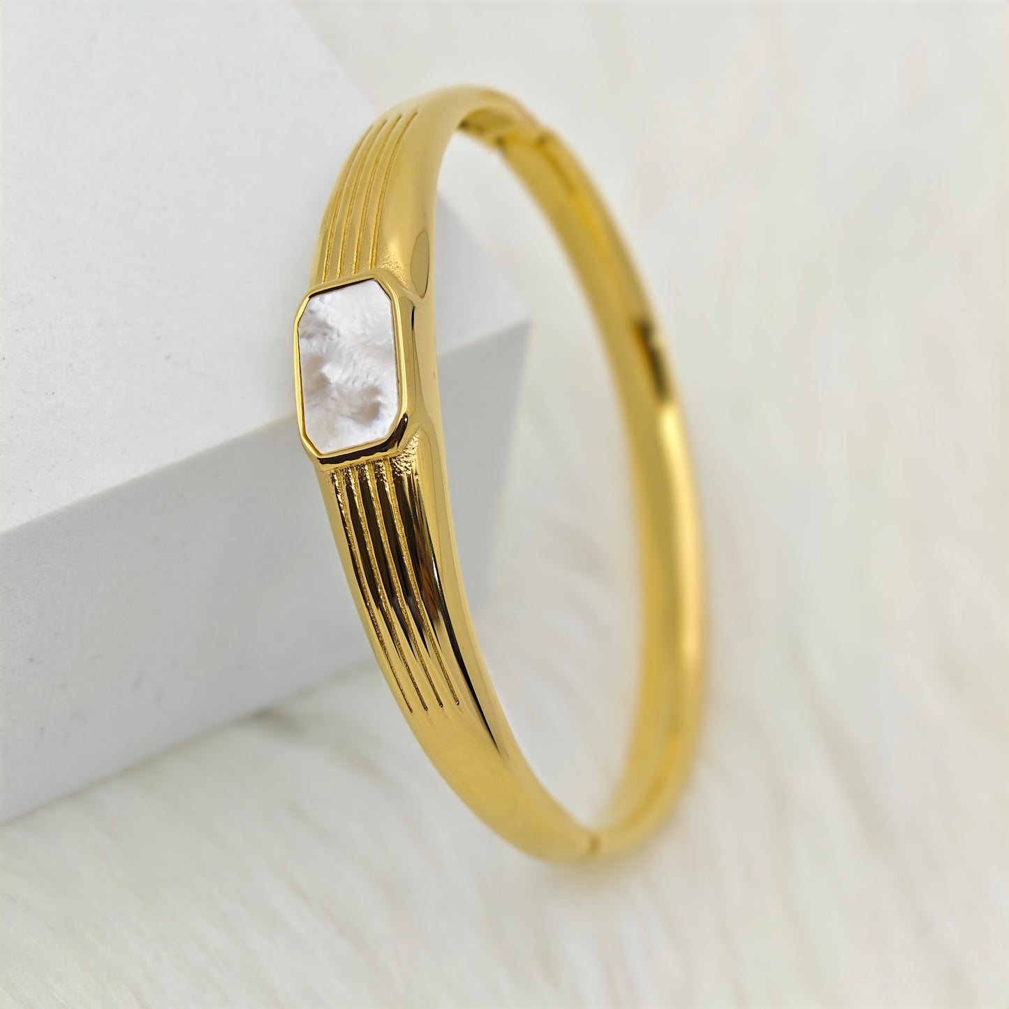 Luxury 22K Gold-Plated Mother of Pearl Bracelet – Anti-Tarnish Stainless Steel Bangle with Elegant Textured Design RGB439