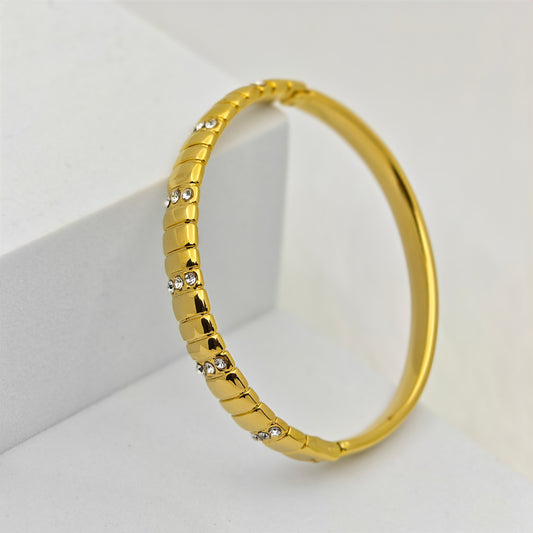 Luxury 22K Gold-Plated Textured CZ Bracelet – Anti-Tarnish Stainless Steel Bangle with Sparkling Crystal Accents RGB446