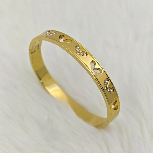 Luxury 22K Gold-Plated Heart Cutout Bracelet – Anti-Tarnish Stainless Steel Bangle with CZ Accents RGB448