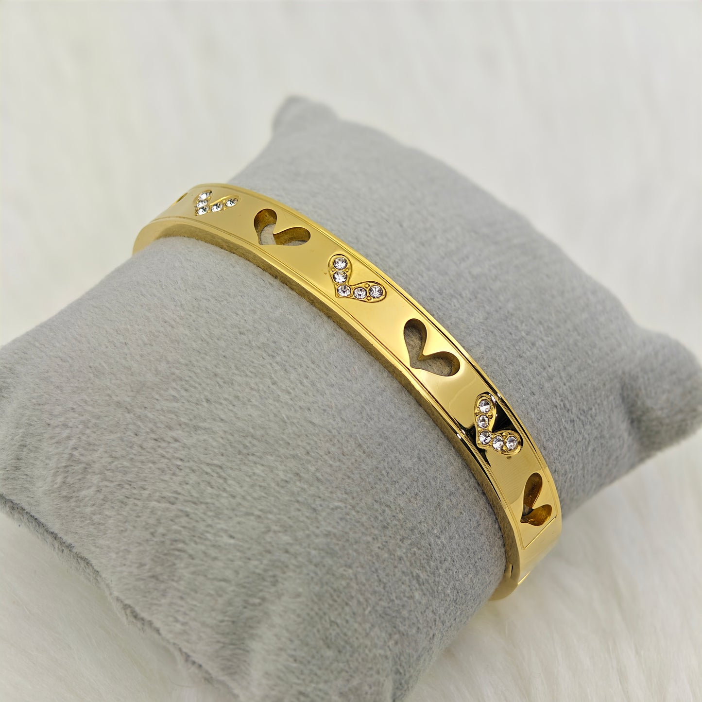 Luxury 22K Gold-Plated Heart Cutout Bracelet – Anti-Tarnish Stainless Steel Bangle with CZ Accents RGB448