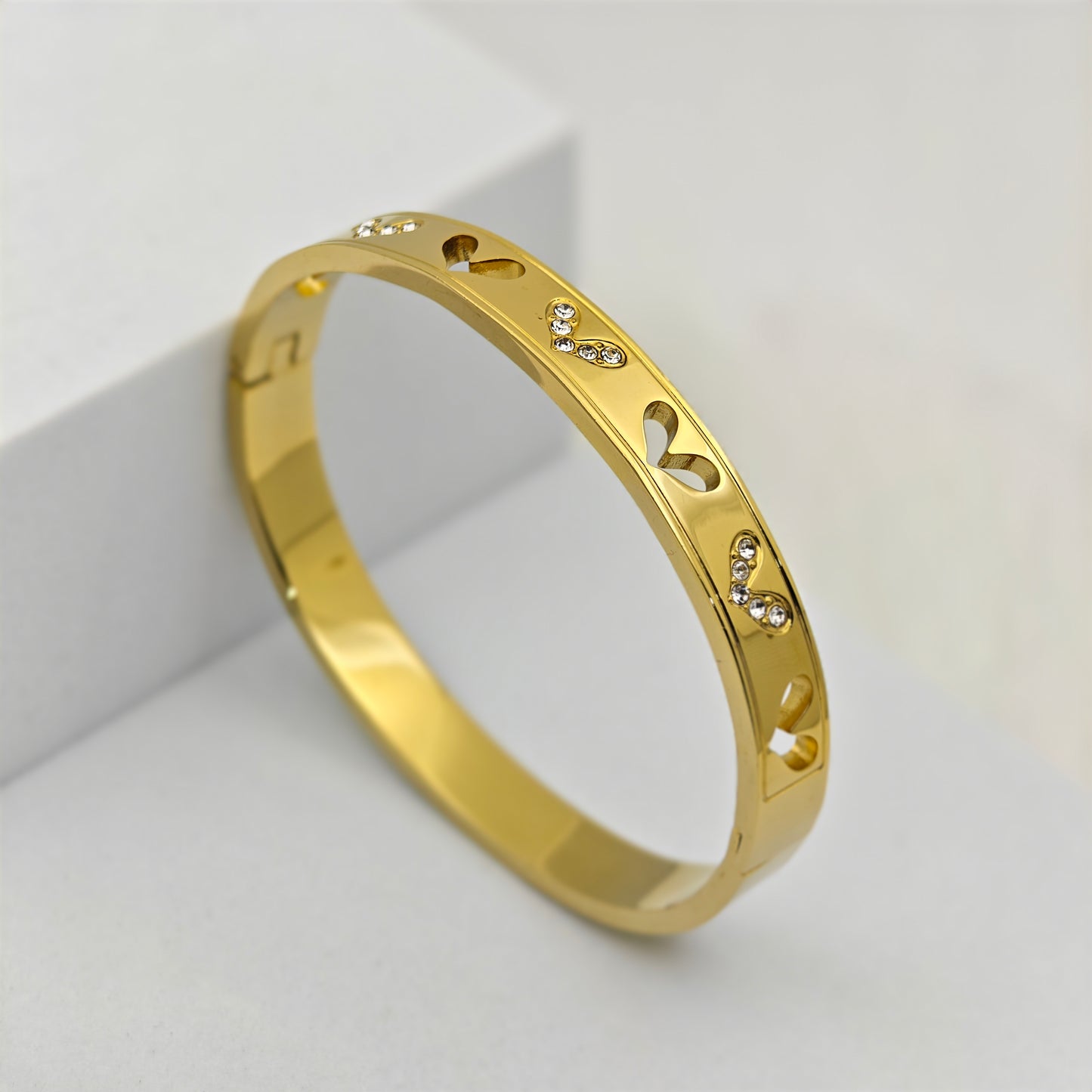 Luxury 22K Gold-Plated Heart Cutout Bracelet – Anti-Tarnish Stainless Steel Bangle with CZ Accents RGB448