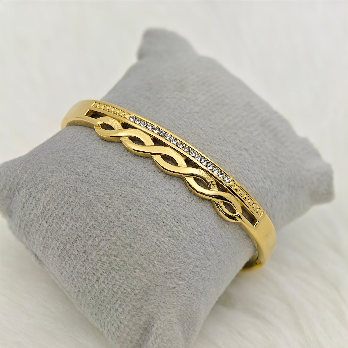 Luxury 22K Gold-Plated Twisted CZ Bracelet – Anti-Tarnish Stainless Steel Bangle with Elegant Interwoven Design RGb451