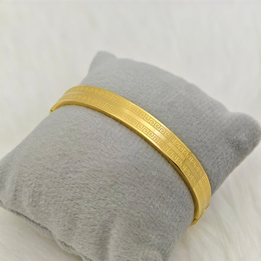 Minimalist 18K Gold Plated Anti-Tarnish Bracelet with Engraved Greek Key Pattern – Timeless Elegance RGB462