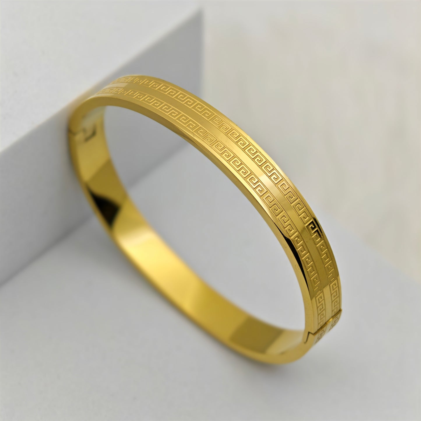 Minimalist 18K Gold Plated Anti-Tarnish Bracelet with Engraved Greek Key Pattern – Timeless Elegance RGB462