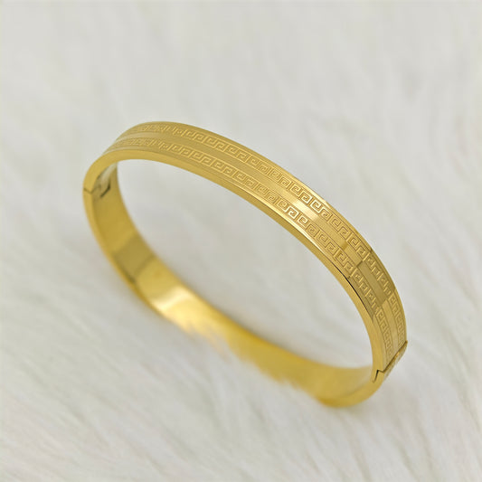 Minimalist 18K Gold Plated Anti-Tarnish Bracelet with Engraved Greek Key Pattern – Timeless Elegance RGB462