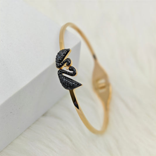 Elegant 18K Rose Gold Plated Anti-Tarnish Bracelet with Black Swan Design – Graceful Luxury RGb465