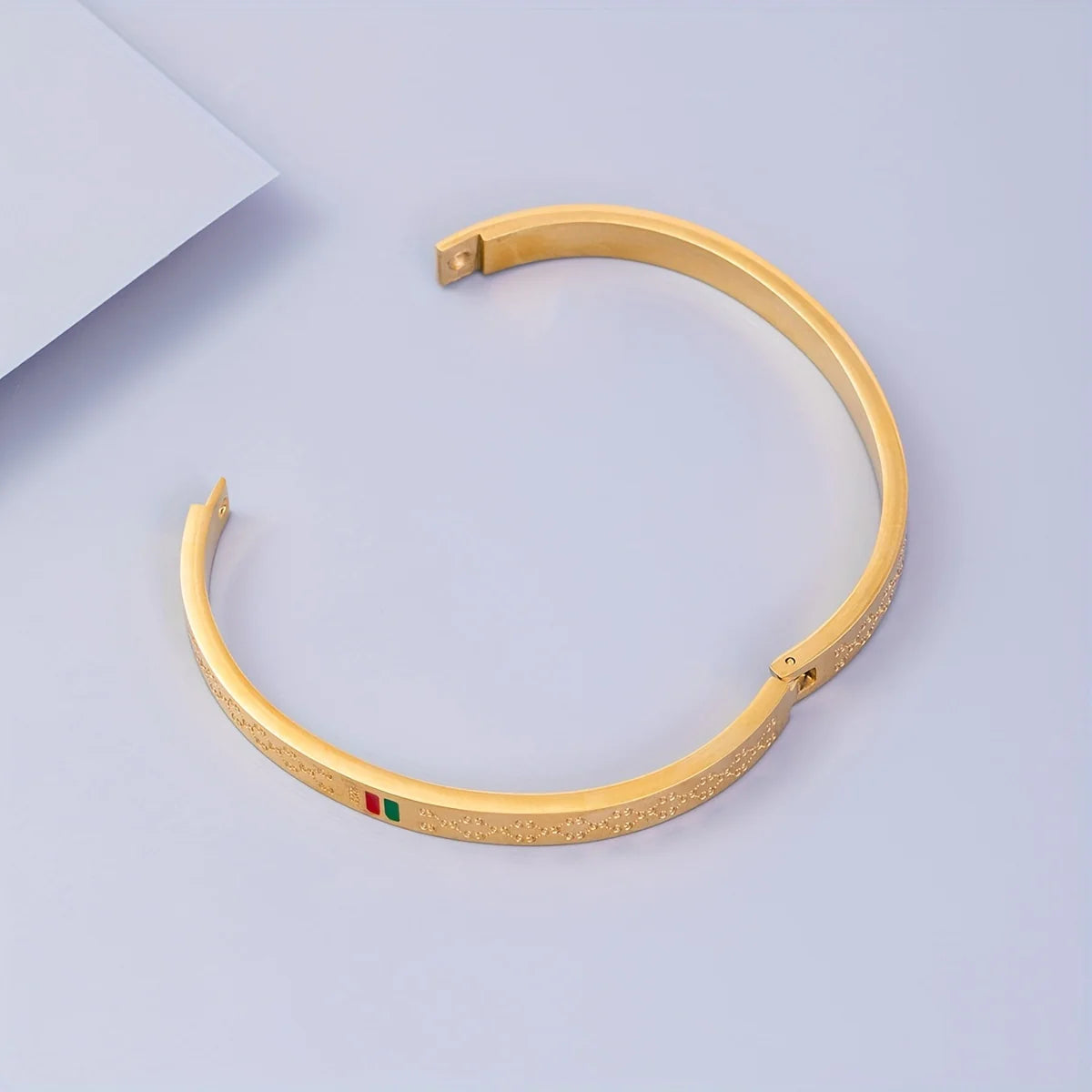 Luxury 18K Yellow Gold Plated Anti-Tarnish Designer Bangle – Iconic Red & Green Accent for Men & Women RGB481