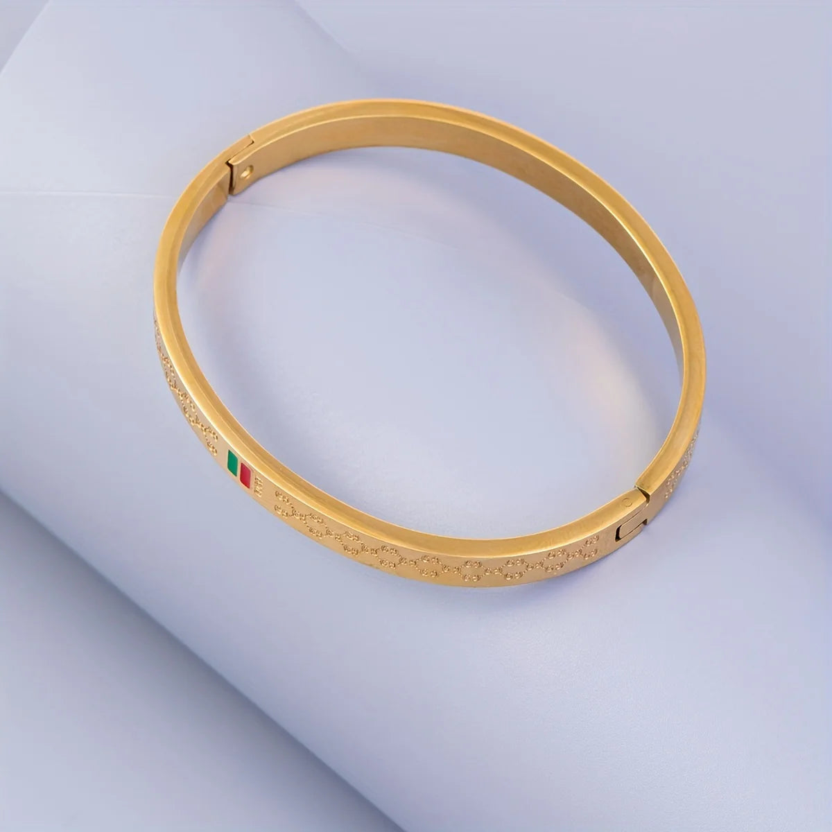 Luxury 18K Yellow Gold Plated Anti-Tarnish Designer Bangle – Iconic Red & Green Accent for Men & Women RGB481