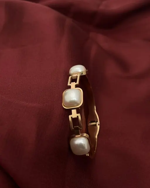 18K Gold Plated Anti-Tarnish Pearl Bangle for Women – Elegant Statement Bracelet with Modern Link Design RGB488