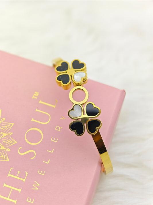 18K Gold Plated Anti-Tarnish Double Clover Bangle for Women – Elegant Black & White Enamel Heart Charm Bracelet RGB492
