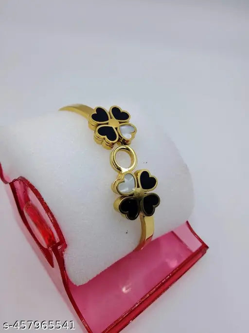 18K Gold Plated Anti-Tarnish Double Clover Bangle for Women β Elegant Black & White Enamel Heart Charm Bracelet RGB492