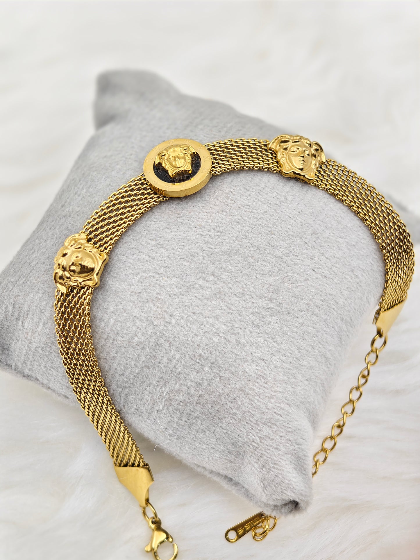 18K Gold Plated Anti-Tarnish Lion Medallion Bracelet – Bold Statement Chain Bangle RGB498