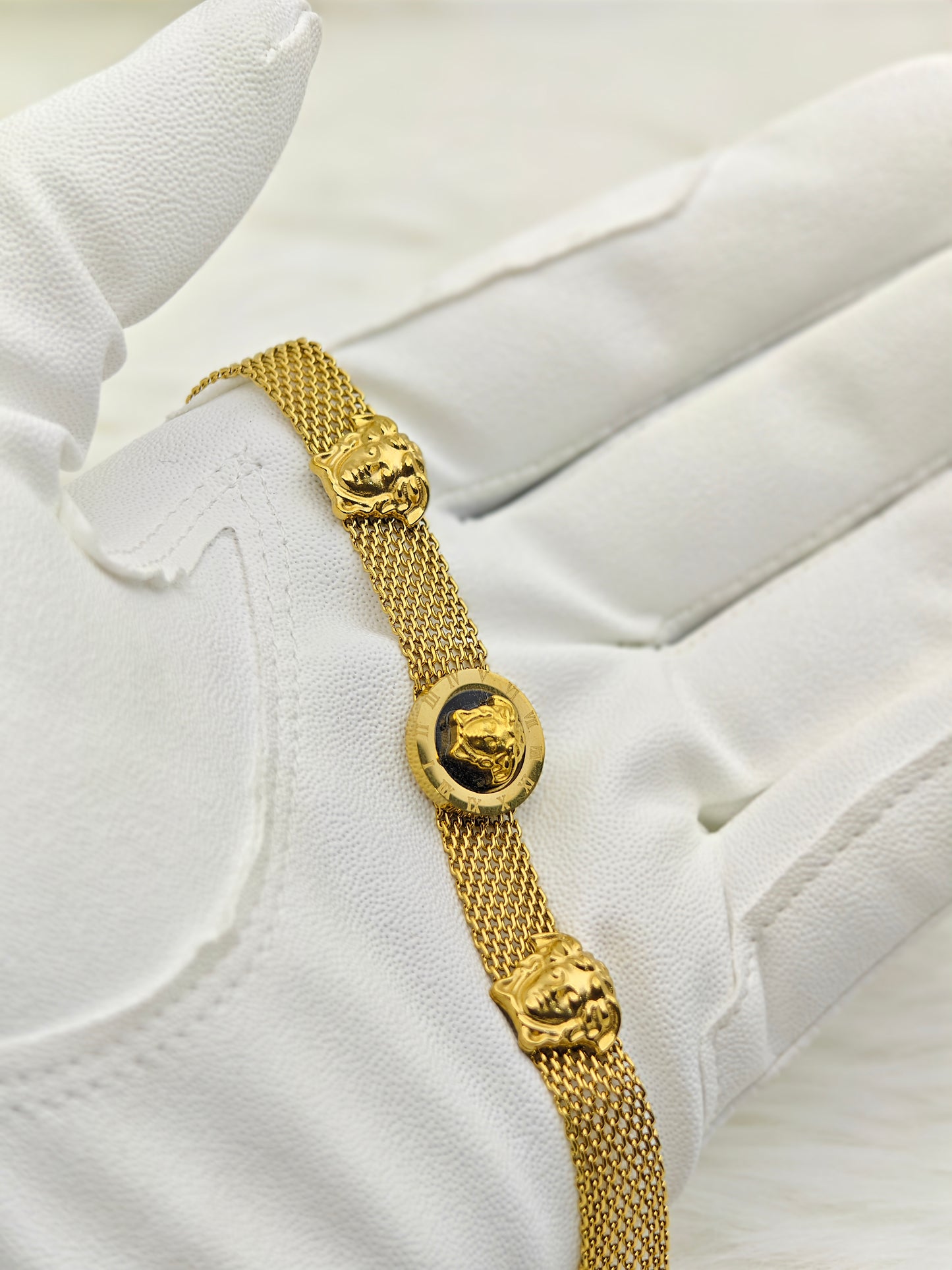 18K Gold Plated Anti-Tarnish Lion Medallion Bracelet – Bold Statement Chain Bangle RGB498