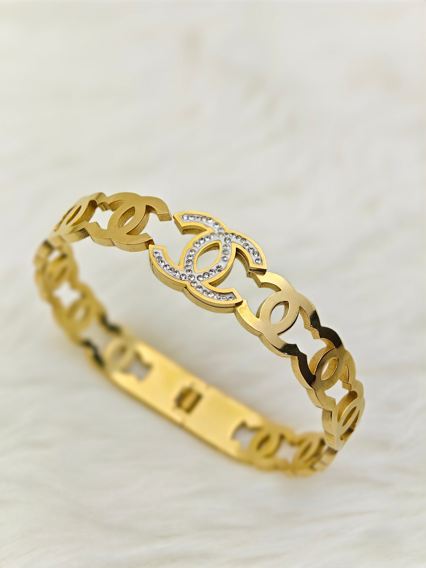 18K Gold Plated Anti-Tarnish Logo-Inspired Bangle – Elegant Crystal-Accented Statement Bracelet for Women RGB506