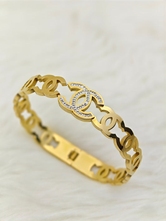 18K Gold Plated Anti-Tarnish Logo-Inspired Bangle – Elegant Crystal-Accented Statement Bracelet for Women RGB506