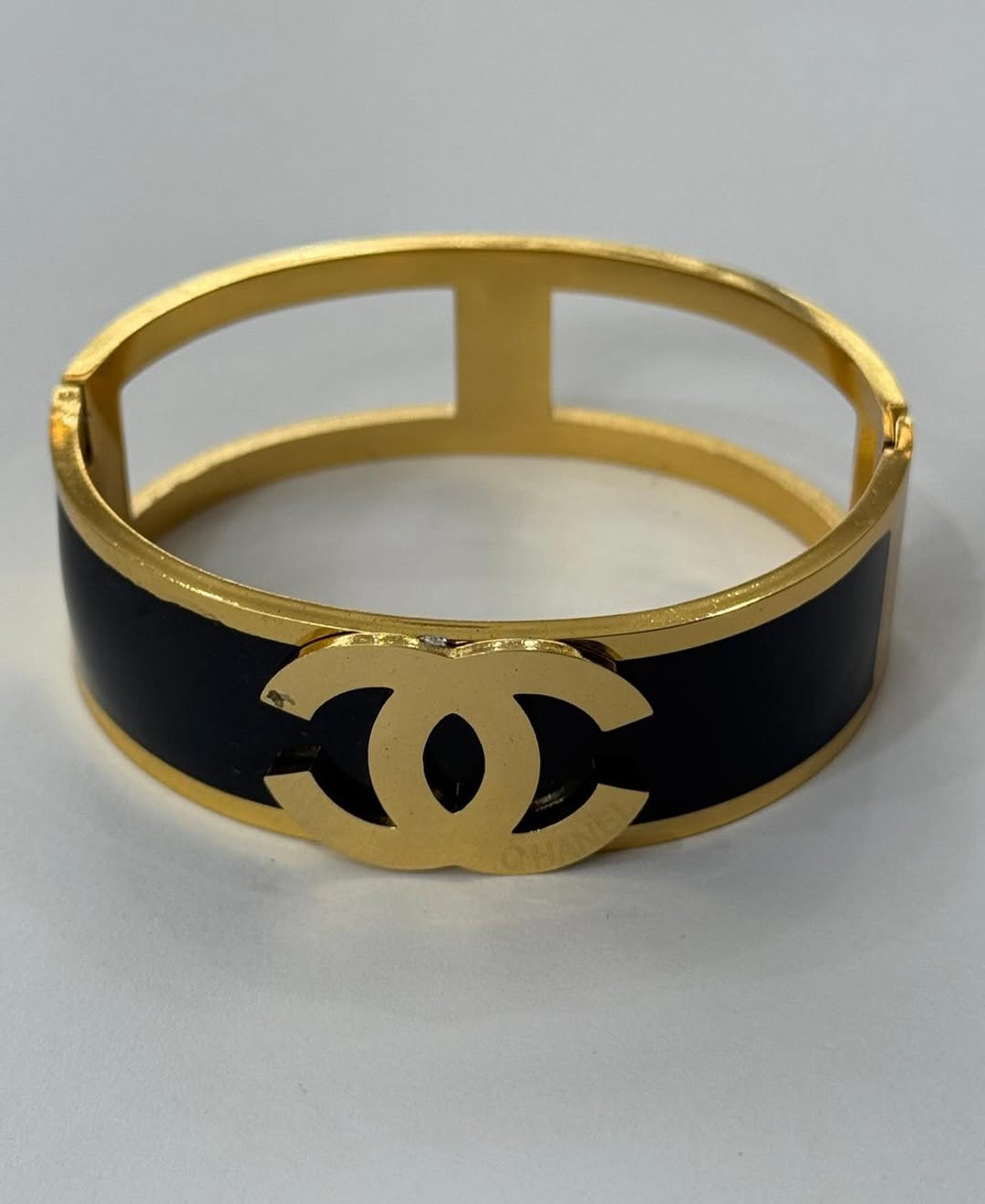 Luxury 18K Gold Plated Anti-Tarnish Bangle – Bold Black Enamel Designer Bracelet with Engraved Channel-Inspired Logo RGB511
