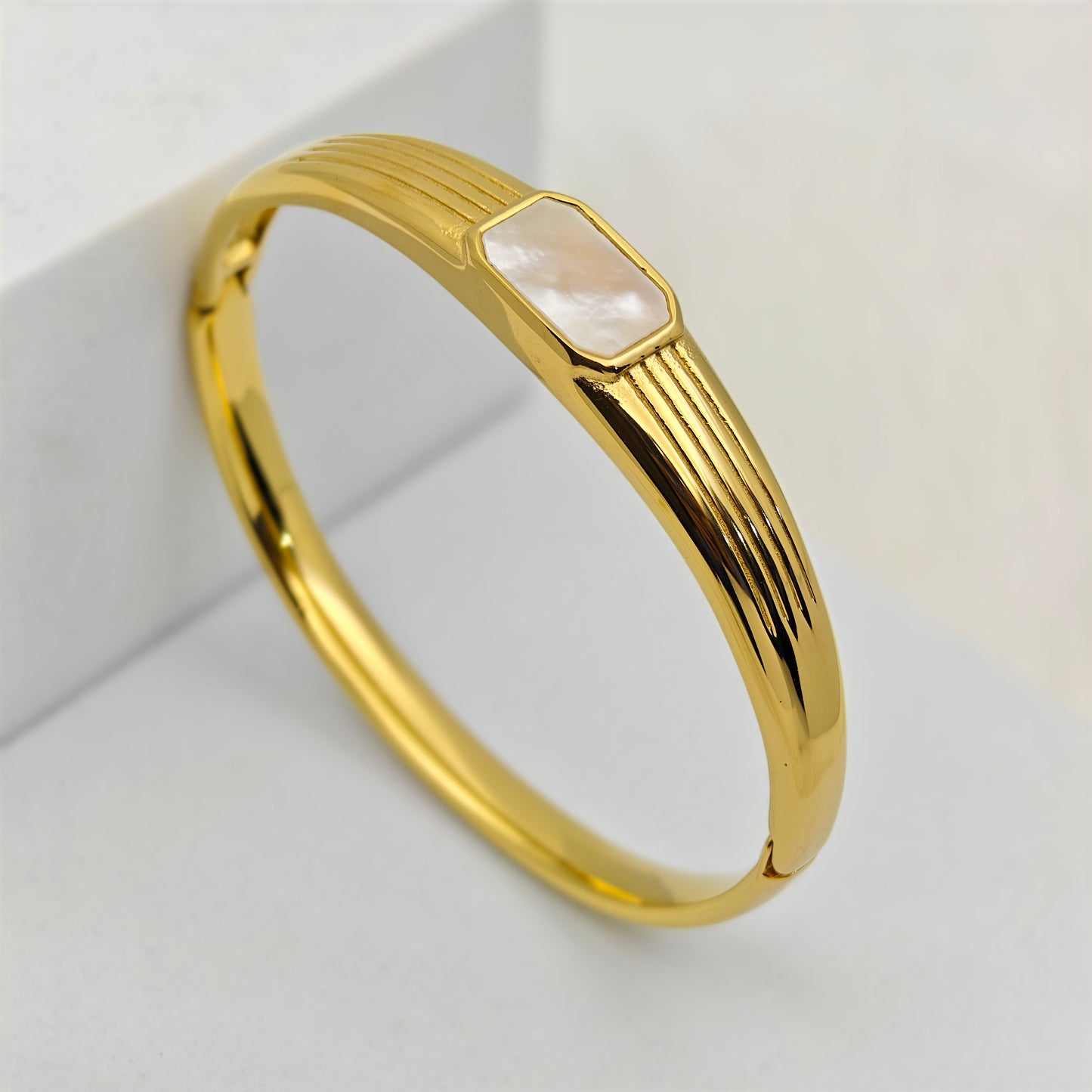 Luxury 22K Gold-Plated Mother of Pearl Bracelet – Anti-Tarnish Stainless Steel Bangle with Elegant Textured Design RGB439