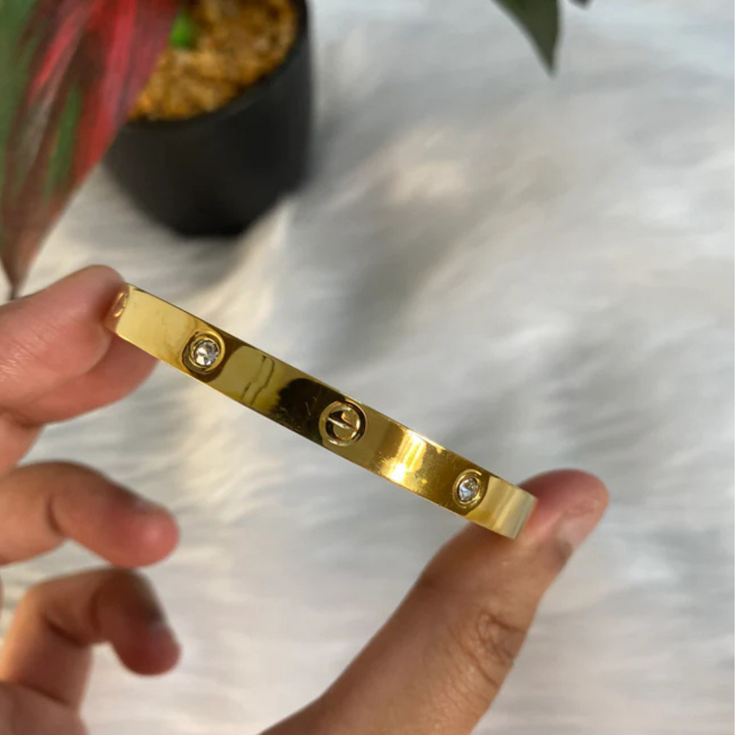Unisex 18K Gold Kada Bracelet with Cartier Engraving – Stylish Zircon Gemstone Bangle for Men & Women RGB472