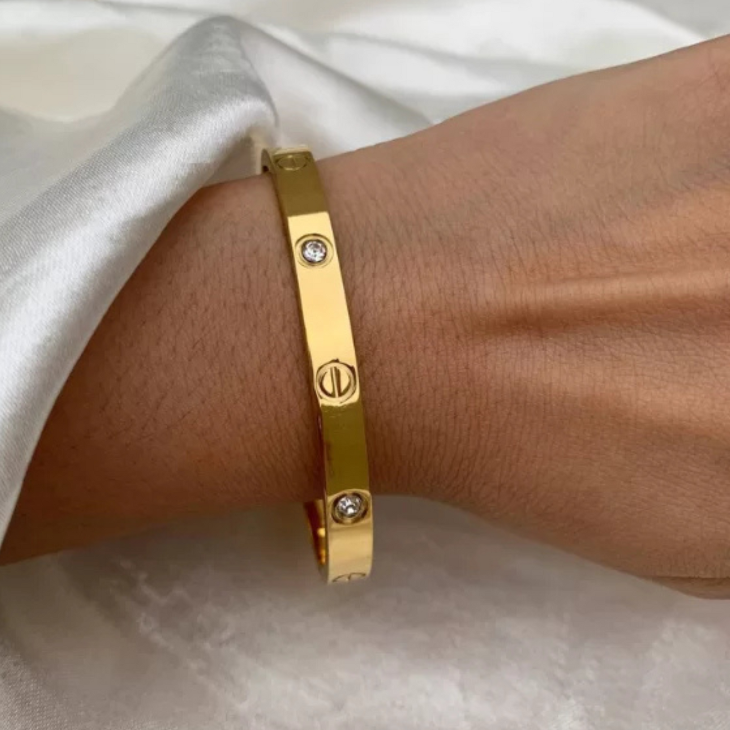 Unisex 18K Gold Kada Bracelet with Cartier Engraving – Stylish Zircon Gemstone Bangle for Men & Women RGB472