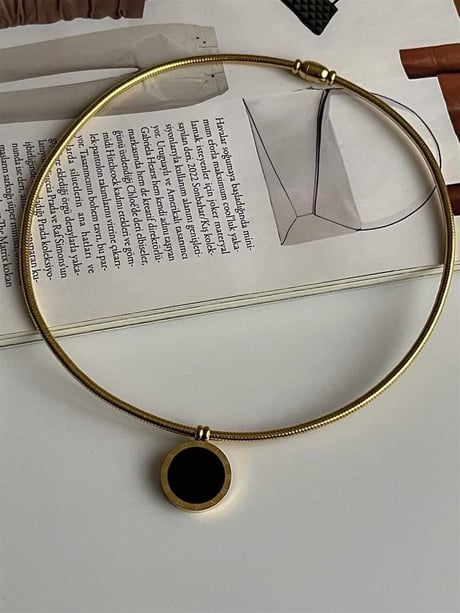 Luxury 18K Gold Plated Anti-Tarnish Choker Necklace with Minimalist Black Enamel Pendant – Elegant Daily Wear